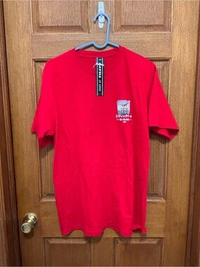 Tilly's Red Short Sleeve Tee w/ oriental graphic. Sz M